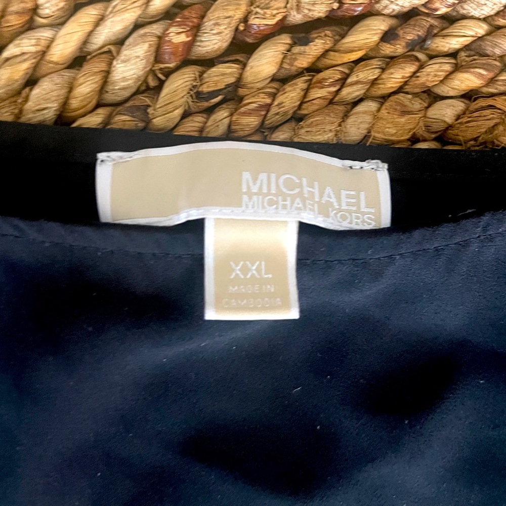 Ladies XXL Michael Kors Dress Blouse, Flattering waist Gather & Shoulder Cuffs